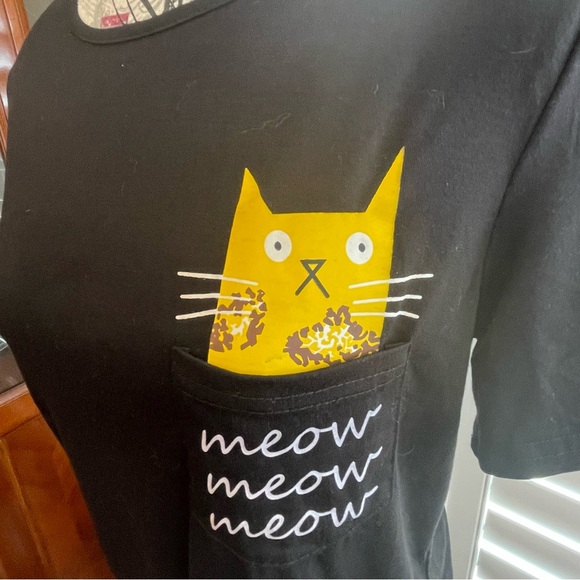 Black Tee with Yellow Cat Pocket Design - Picture 2 of 3